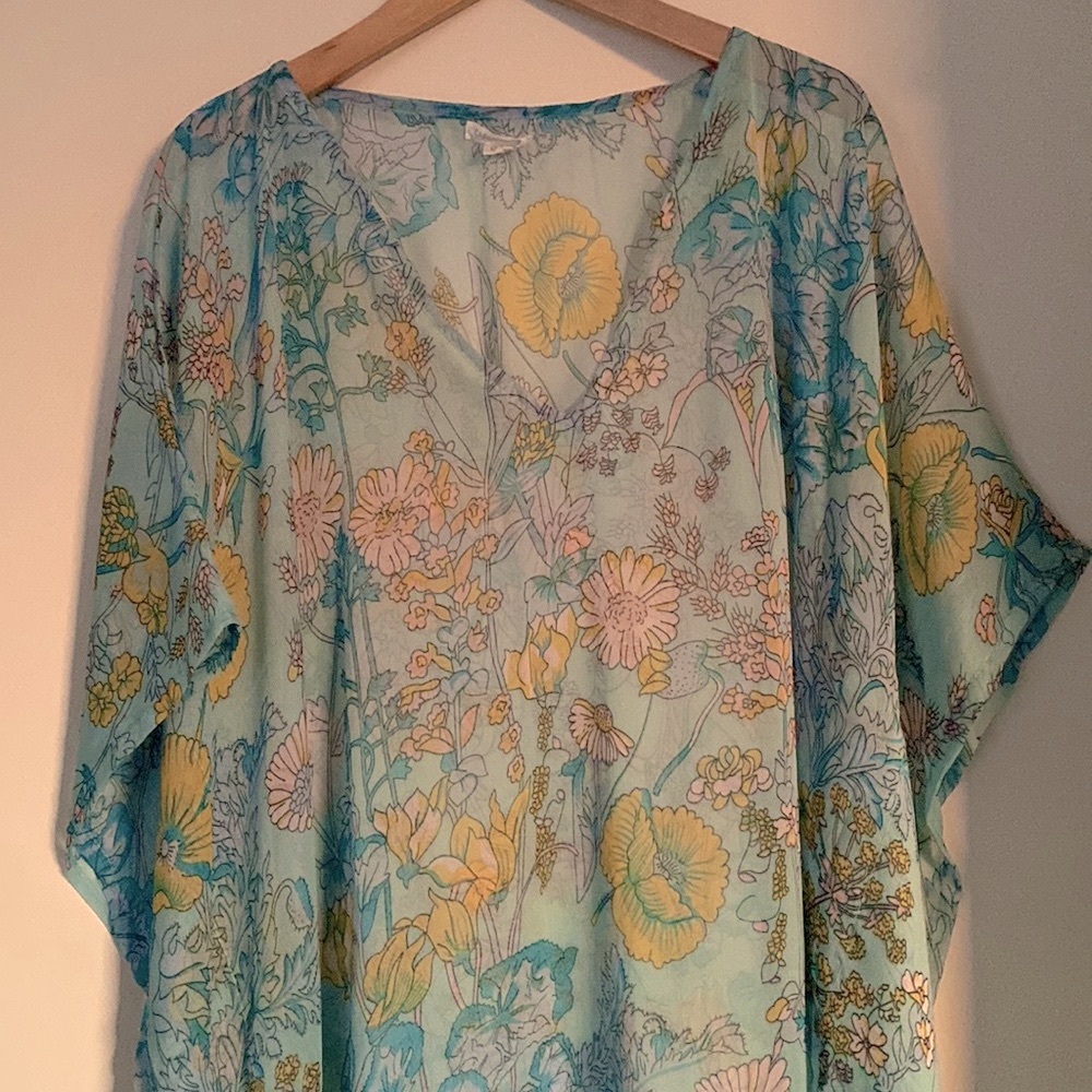 Beach Cover-up. Delicately fabric & flows with lights colors at the beach. - Picture 5 of 16